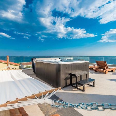 Luxury Penthouse Apartment Mandre Exterior photo